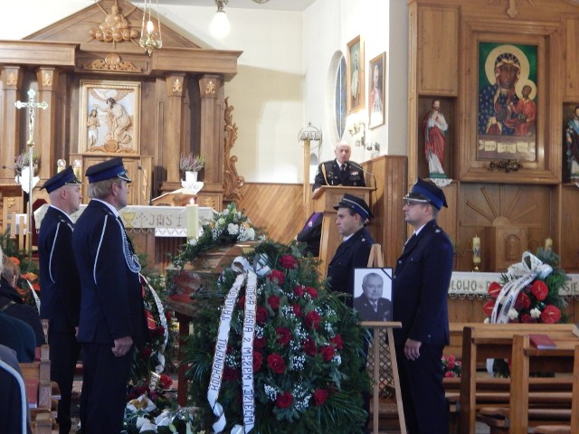 Msza pogrzebowa starszego brygadiera w stanie spoczynku Marka Wesołowskiego odbyła się w sobotę 1 października w kościele w Czarnolesie.