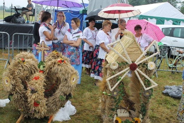 Tradycją każdych dożynek w regionie jest konkurs na koronę dożynkową.