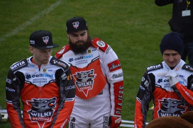 Paweł Hlib (na zdj. w środku) od początku sezonu prezentuje solidną formę