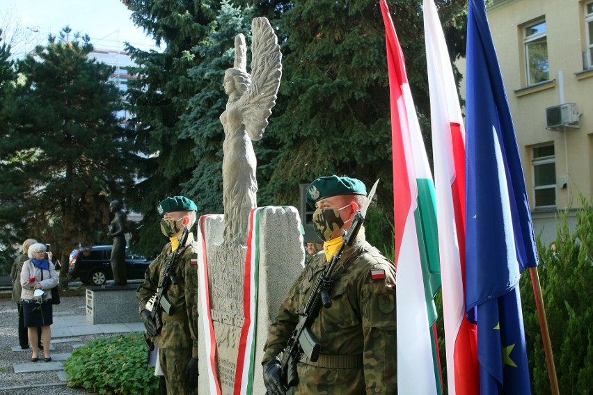 W Lublinie stanął pomnik solidarności polsko-węgierskiej. Węgrzy dziękują za krew i pomoc sprzed 64 lat