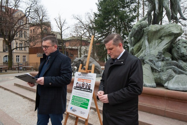 - Dziś mija 365 dni horroru - stwierdził Bartłomiej Woźniak, lider bydgoskiego Kongresu Polskiego Biznesu, podczas czwartkowej (11.03) konferencji prasowej.