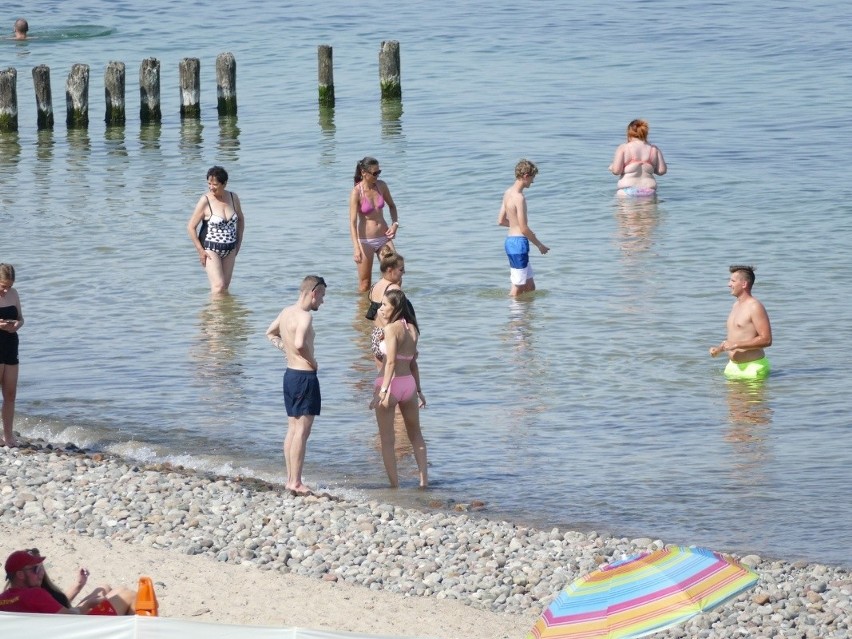 Tak w piątkowe południe wyglądała plaża w Mielnie. Zobaczcie...