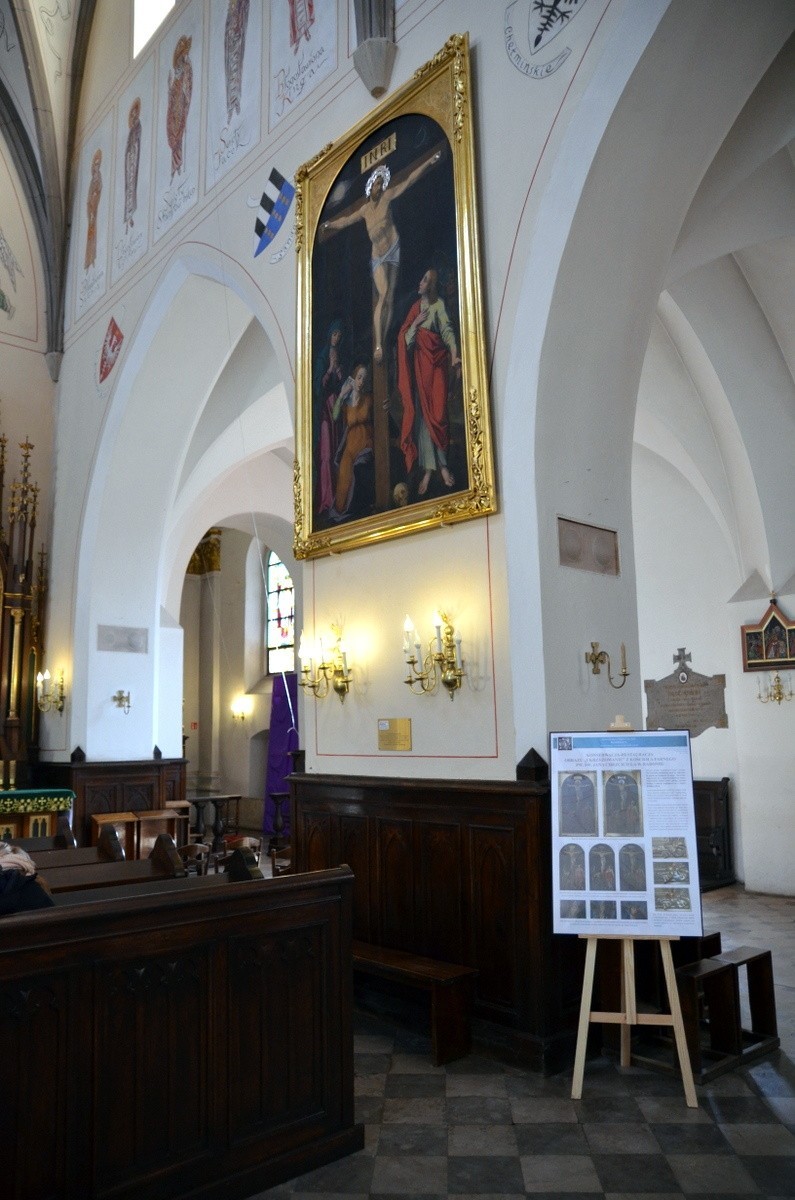 Zabytkowy obraz "Ukrzyżowanie" wrócił do radomskiego kościoła farnego. Ma ponad 400 lat. W kościele trwają kolejne prace konserwatorskie