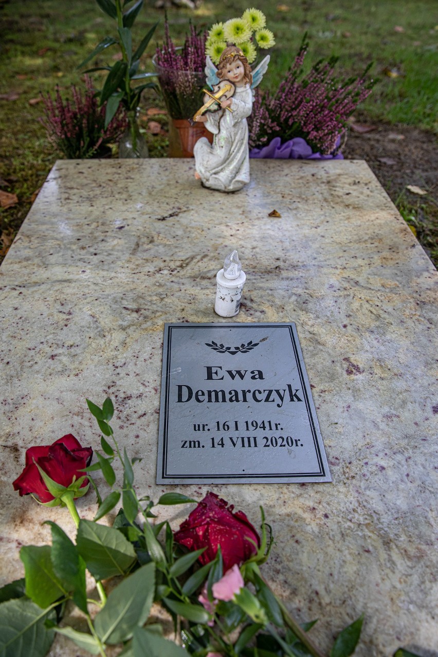 Tak dziś wygląda grób Ewy Demarczyk. Pomnik po zmarłej artystce budzi ogromne kontrowersje 