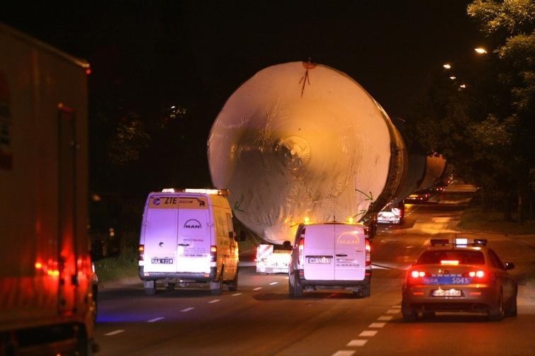 Potężny transport na ulicach Kielc (foto, film)