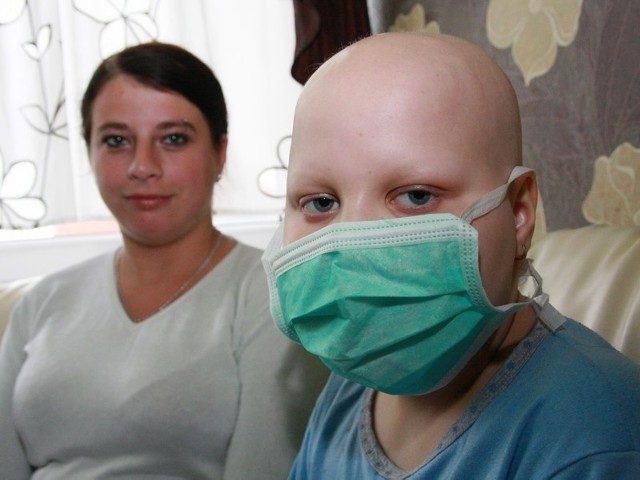 Chorą na białaczkę Wioletką Kasicą opiekuje się Agata Krause. Wychwala podopieczną. Mówi że jest bardzo dzielna i zdyscyplinowana.