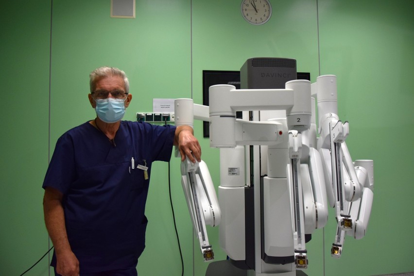 Chirurgia robotyczna rozwija się na Pomorzu. Używany jest nie tylko robot da Vinci. Jakie korzyści wynikają z tego typu operacji?