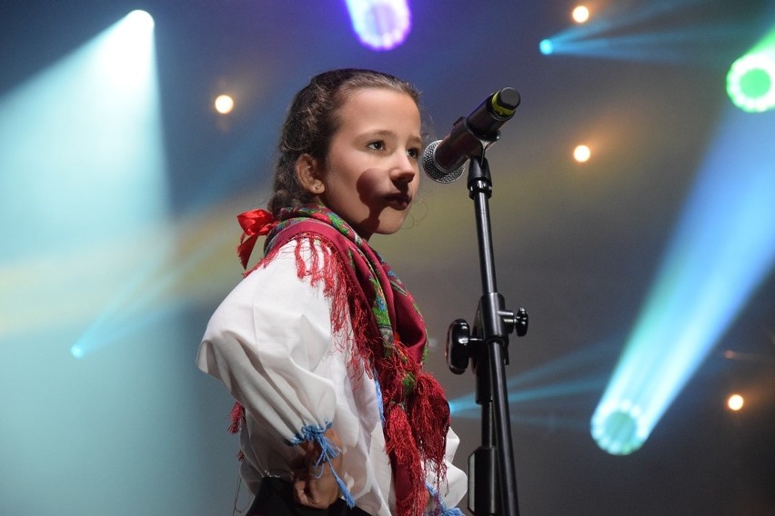 Nowy Sącz. Antek Smykiewicz poprowadził Koncert Finałowy Festiwalu Skowroneczek