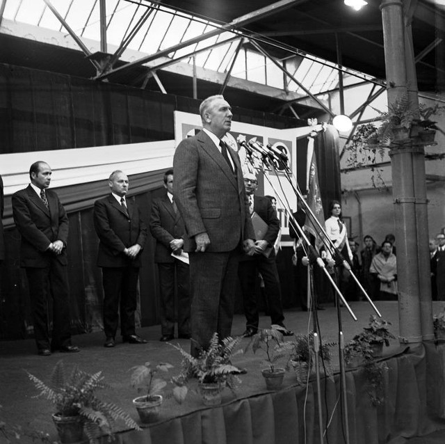 Niemal 40 lat temu Edward Gierek przyjechał na dożynki do Piotrkowa Trybunalskiego. Nie była to jedyna wizyta pierwszego sekretarza Komitetu Centralnego Polskiej Zjednoczonej Partii Robotniczej w regionie. Towarzysz Gierek często bywał również w Łodzi.CZYTAJ DALEJ NA NASTĘPNYM SLAJDZIE