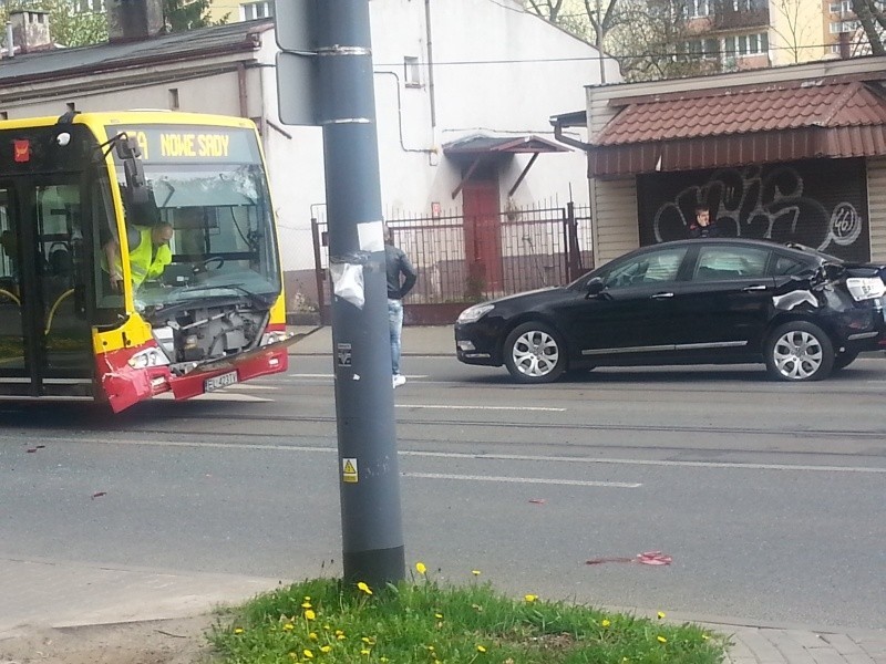 Autobus MPK zderzył się z citroenem na Łagiewnickiej [ZDJĘCIE]