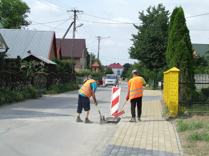 Powiatowe inwestycje w gminie Grębów: droga, chodniki, renowacje  