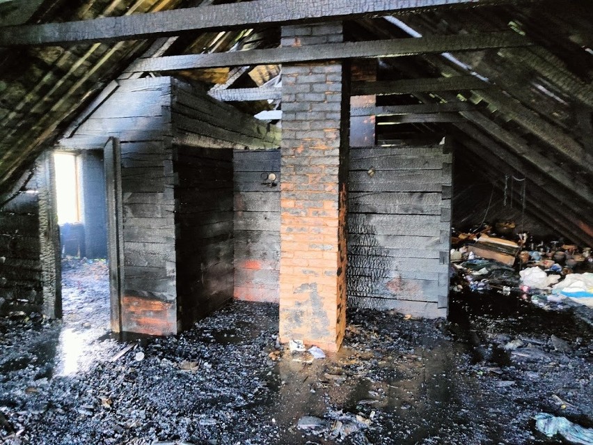 Siedmioosobowa rodzina ze wsi Mieszuki traciła dom w pożarze. Marzą, by go odbudować 