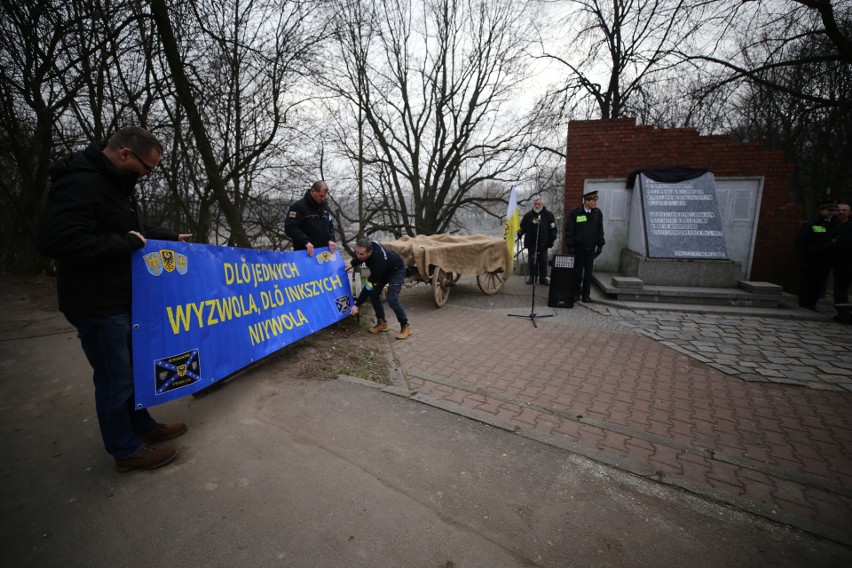 W Mysłowicach uczcili pamięć ofiar Tragedii Górnośląskiej ZDJĘCIA 