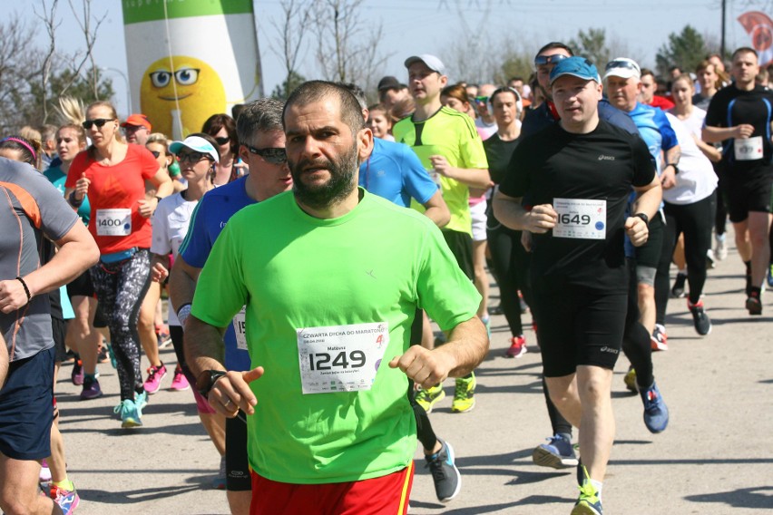 Biegli w niedzielę nad Zalewem Zemborzyckiem. To ostatni bieg z cyklu "Cztery Dychy do Maratonu" [DUŻO ZDJĘĆ]