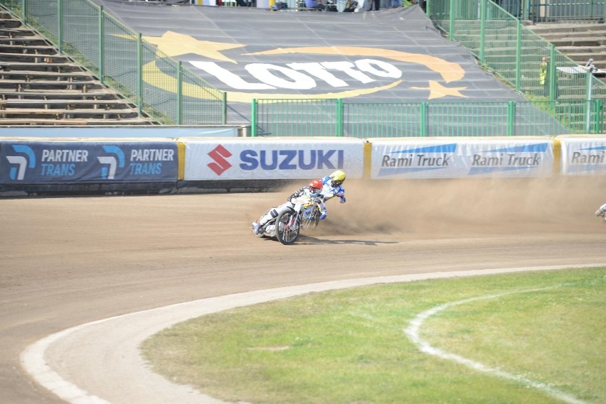 Na stadionie w Zielonej Górze na żużlowców Fogo Unii Leszno...