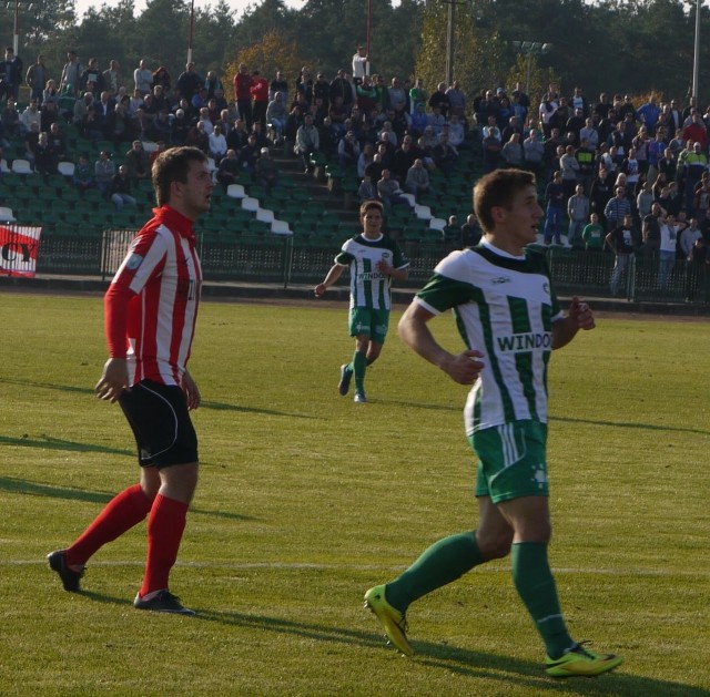 Przemysław Jakóbiak (z lewej) strzelił dwa gole dla Pilicy w meczu z Radomiakiem.