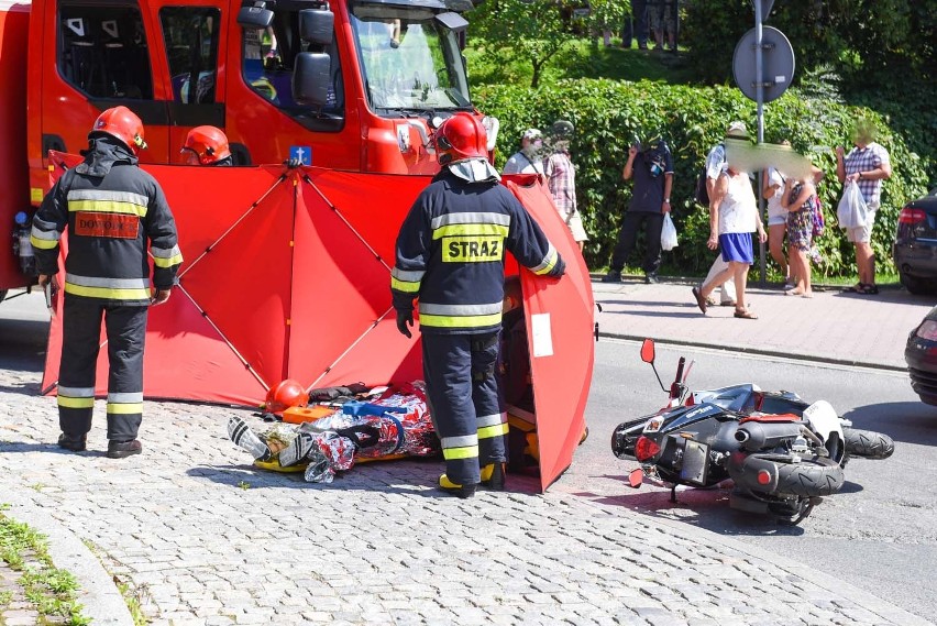 Zakopane. Wypadek skutera na rondzie. Kierowca trafił do szpitala [ZDJĘCIA]