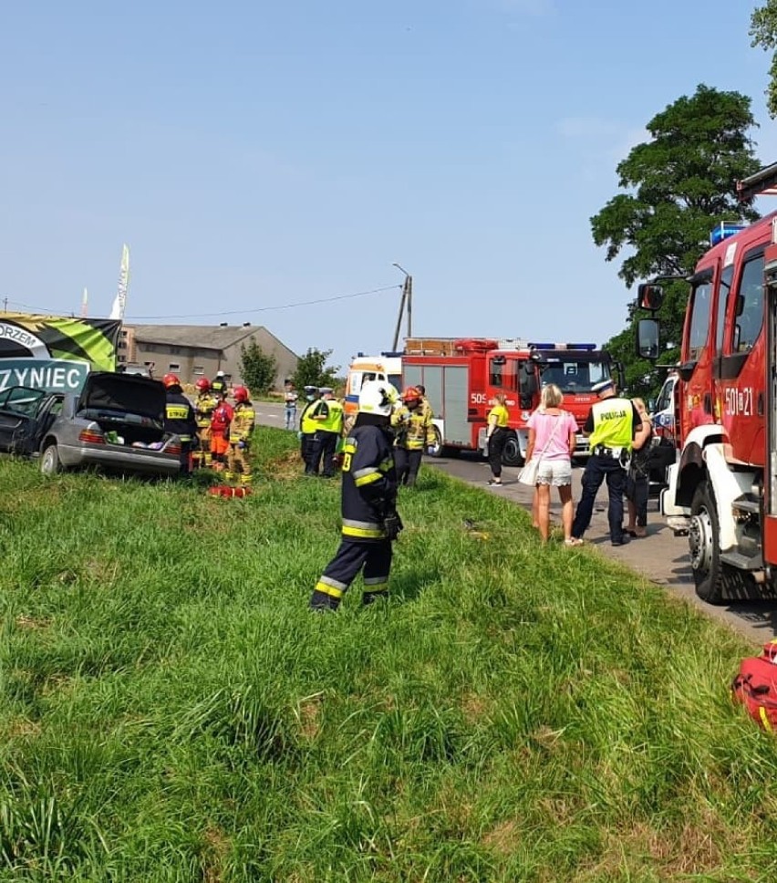 Starzyno: Wypadek Mazdy i Mercedesa - poszkodowanych 8 osób. Na miejscu lądował śmigłowiec LPR [zdjęcia]