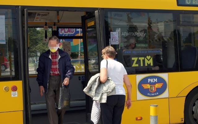 ZTM nie planuje zakazywania wejścia do autobusów i tramwajów...