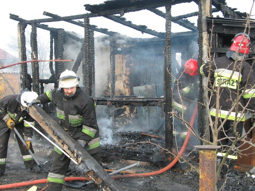 Pożar altany przy ulicy Rudackiej w Toruniu w 2005 roku...