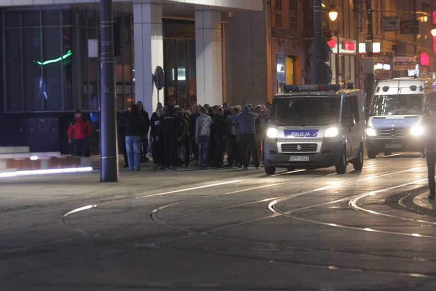 Kibole kontra policja: To był piękny mecz. Leciały butelki i cegłówki, pachniał gaz