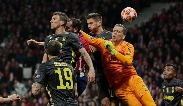 Na zdjęciu: interweniujący Wojciech Szczęsny. Bologna - Juventus Turyn, Serie A. Po golu Paulo Dybali w drugiej połowie Juventus Turyn wygrał z Bologną 1:0 i umocnił się na pierwszym miejscu w tabeli Serie A. [24.02.2019, wynik meczu]