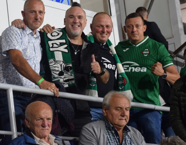 W si&oacute;dmej kolejce PKO Ekstraklasy, Radomiak Radom w poniedziałek rozgrywał na stadionie przy ulicy Narutowicza 9 mecz z Pogonią Szczecin. Stadion zapełnił się kibicami do ostatniego miejsca. ZOBACZ ZDJĘCIA&gt;&gt;&gt; CZYTAJ: Radomiak Radom - Pogoń Szczecin 1:1. Kapitalny gol Leandro Rossi