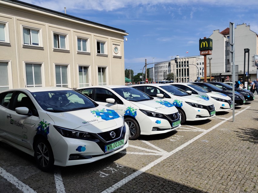 W Gdyni z dworca od razu wsiądziesz wprost do wypożyczonego samochodu. PKP uruchamia pilotażowy program car-sharingu. Zobaczcie zdjęcia aut