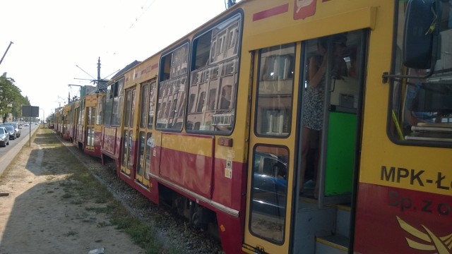 Zerwana sieć trakcyjna była przyczyną utrudnień w kursowaniu komunikacji miejskiej w poniedziałek, 20 maja 2019 r. ZOBACZ ZDJĘCIA I CZYTAJ DALEJ NA NASTĘPNYM SLAJDZIE