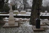 Blisko 8 tys. zł zebrano podczas kwesty na renowację zabytkowych nagrobków na brzezińskim cmentarzu