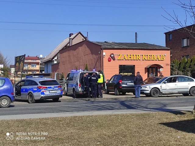 33-letni mieszkaniec powiatu radomszczańskiego został zatrzymany po policyjnym pościgu. Wcześniej spowodował kolizję. Okazało się, że był pod wpływem alkoholu.