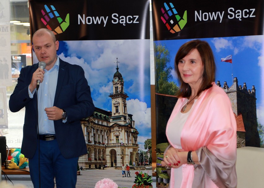 Książką dla dzieci promuje Nowy Sącz [ZDJĘCIA, WIDEO]