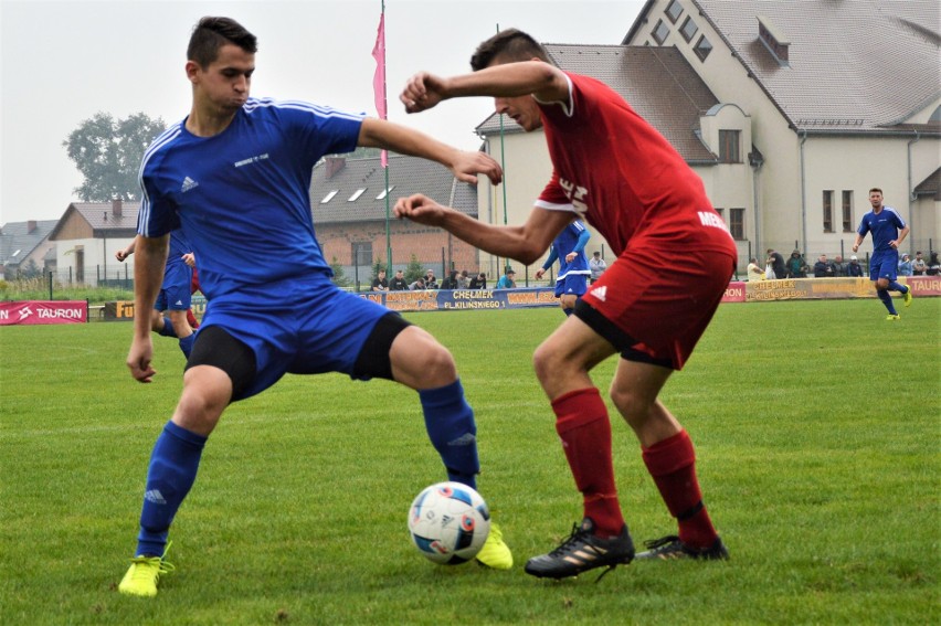 5. liga piłkarska. W hicie kolejki liderująca Niwa Nowa Wieś pokonała Nadwiślanin Gromiec. Hat-trick Mariusza Piskorka [ZDJĘCIA]