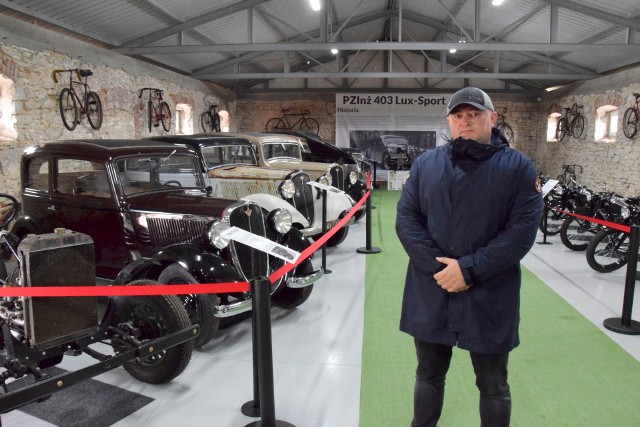 Marcin Zapała, wielki miłośnik motoryzacji, w Modliszewicach koło Końskich otworzył prywatne muzeum Polskie Drogi.