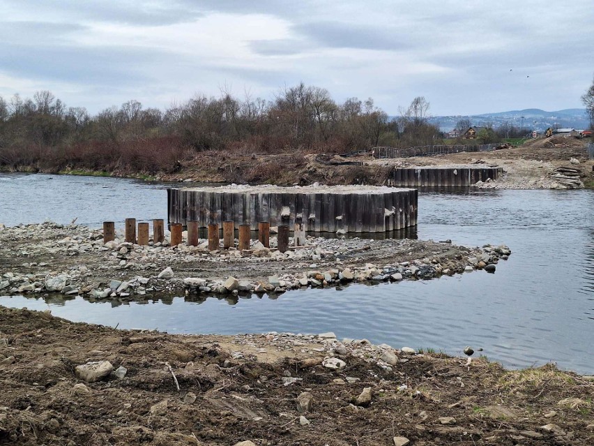 Na Dunajcu trwa budowa nowego mostu kolejowej