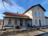 Zabytkowa stacja kolei wąskotorowej w Kańczudze odzyskuje dawny blask [ZDJĘCIA]