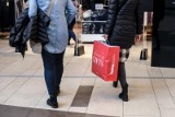 Nowe strategie zakupowe konsumentów: prezenty na promocjach przed świętami, zakupy dla siebie na wyprzedażach w styczniu
