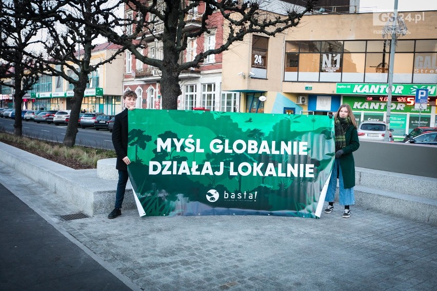 Młodzieżowy Strajk Klimatyczny. Szczecinianie solidarni z Australią. Apelują o zmiany [ZDJĘCIA, WIDEO]