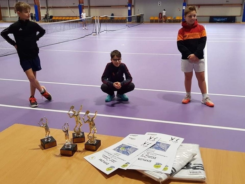 Młodzi lubuscy tenisiści za każdym razem na najwyższym stopniu podium w Wojewódzkim Turnieju Klasyfikacyjnym