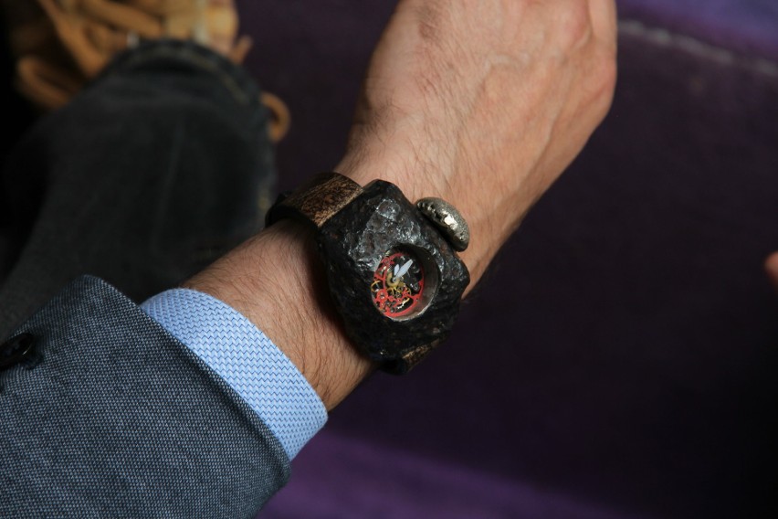 Tak prezentuje się niesamowity zegarek szwajcarskiej firmy...