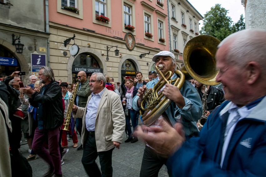 Kraków. Niedziela Nowoorleańska 2018. Koncerty jazzowe na scenie pod Ratuszem [ZDJĘCIA]