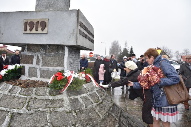 Sto lat temu w rejonie Szubina, Rynarzewa, Zamościa i Turu powstańcy wielkopolscy toczyli ciężkie walki. Ważnym wydarzeniem było przejęcie w rejonie Zamościa  18  lutego 1919 r. pociągu pancernego „Danuta”. Podczas walk o pociąg poległo 29 powstańców.   Przypomniano ten fakt w weekend, podczas uroczystości przy pomniku w Zamościu. Monument w hołdzie powstańcom postawiono  50 lat temu.Czy uda się skończyć z plastikiem?