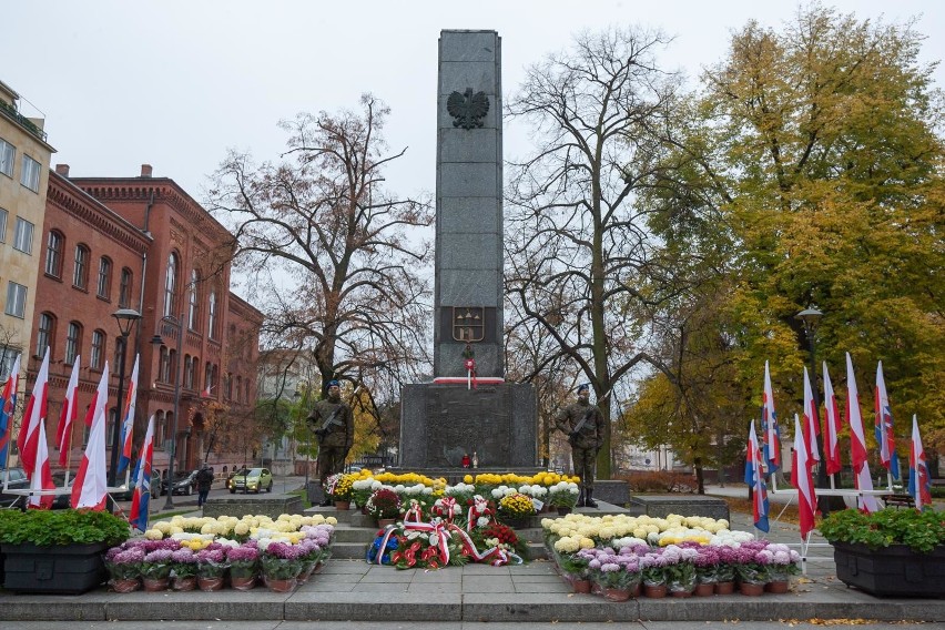 Pod Pomnikiem Wolności z okazji Święta Niepodległości...