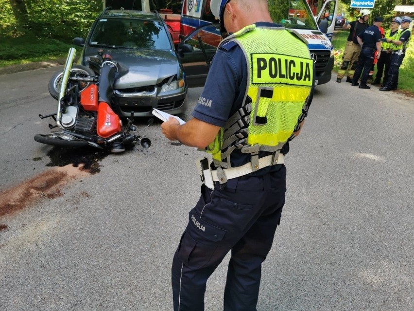 Wypadek na drodze między Hajnówką, a Białowieżą. Strażnicy...