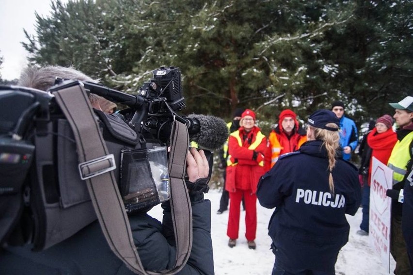 Aktywiści pokrzyżowali plany myśliwym pod Wrocławiem. Dwa razy wzywano policję (ZDJĘCIA)