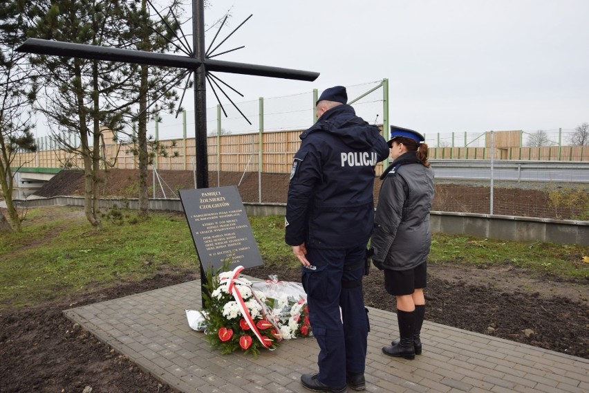 Samorządowcy z Nowego Dworu Gdańskiego uczcili pamięć poległych czołgistów. Ponieśli śmierć w wodach Linawy w grudniu '80