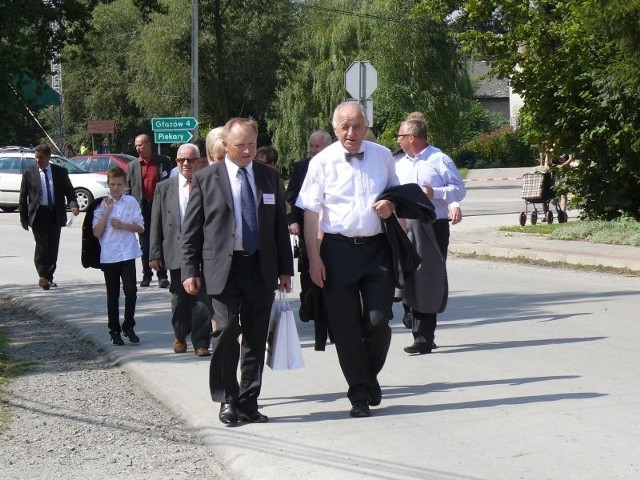 Inicjatorem zjazdu w Bilczy był profesor Stanisław Adamczak, rektor Politechniki Świętokrzyskiej. Z rodu Dynkowskich wywodziła się mama profesora.