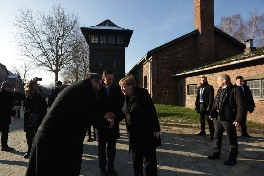 Kanclerz Niemiec Angela Merkel i premier RP Mateusz Morawiecki odwiedzili Muzeum Pamięci Auschwitz-Birkenau [ZDJĘCIA]