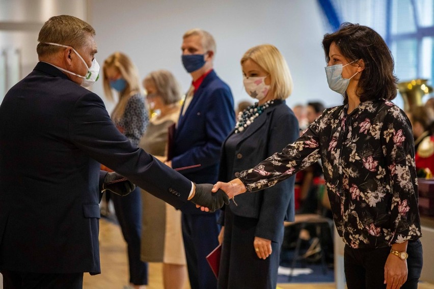 Dzień Edukacji Narodowej w Białymstoku. Prezydent nagrodził nauczycieli (zdjęcia)  