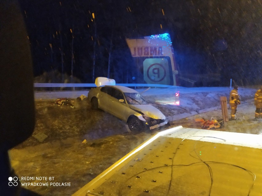 Podlaskie. Ślisko na drogach. Kilka aut wylądowało w rowie